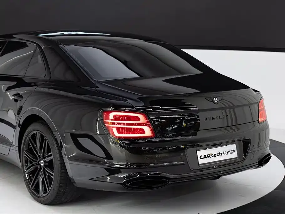 Bentley Flying Spur — фото 3
