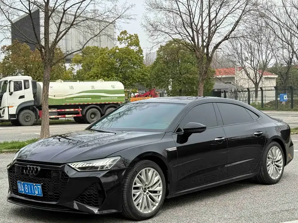 Audi A7L — фото 1
