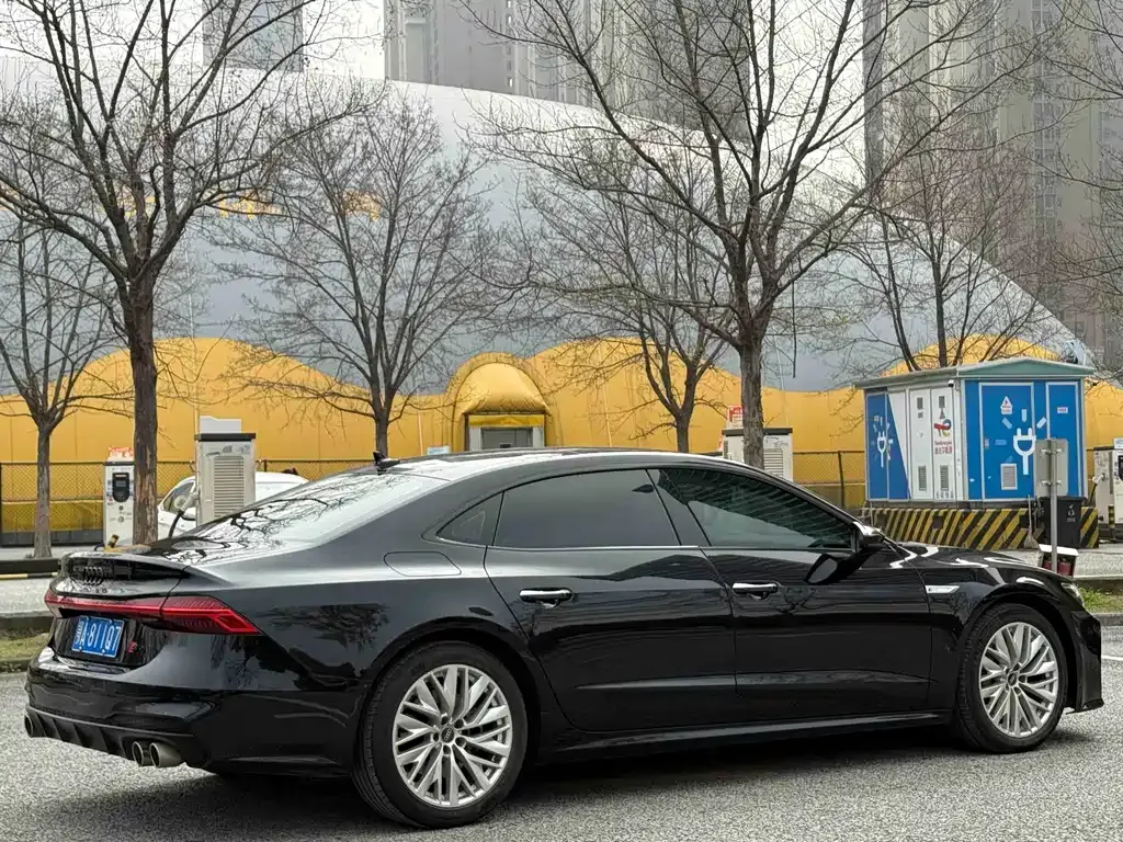 Audi A7L — фото 10