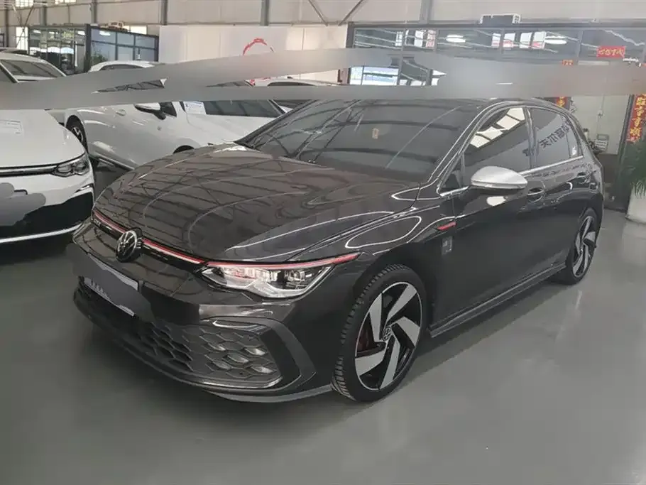 Volkswagen Golf GTI — фото 1