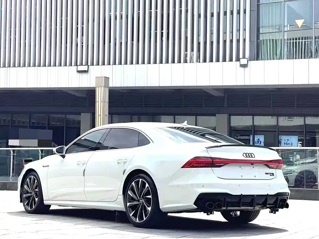 Audi A7L — фото 6