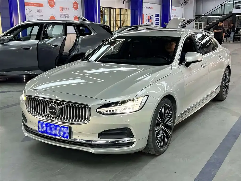 Volvo S90 — фото 1
