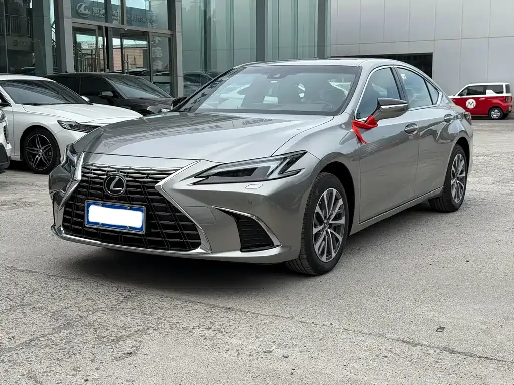 Lexus ES — фото 1