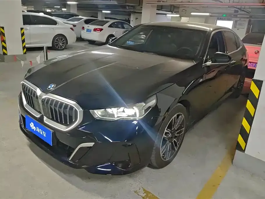 BMW 5 Series — фото 1