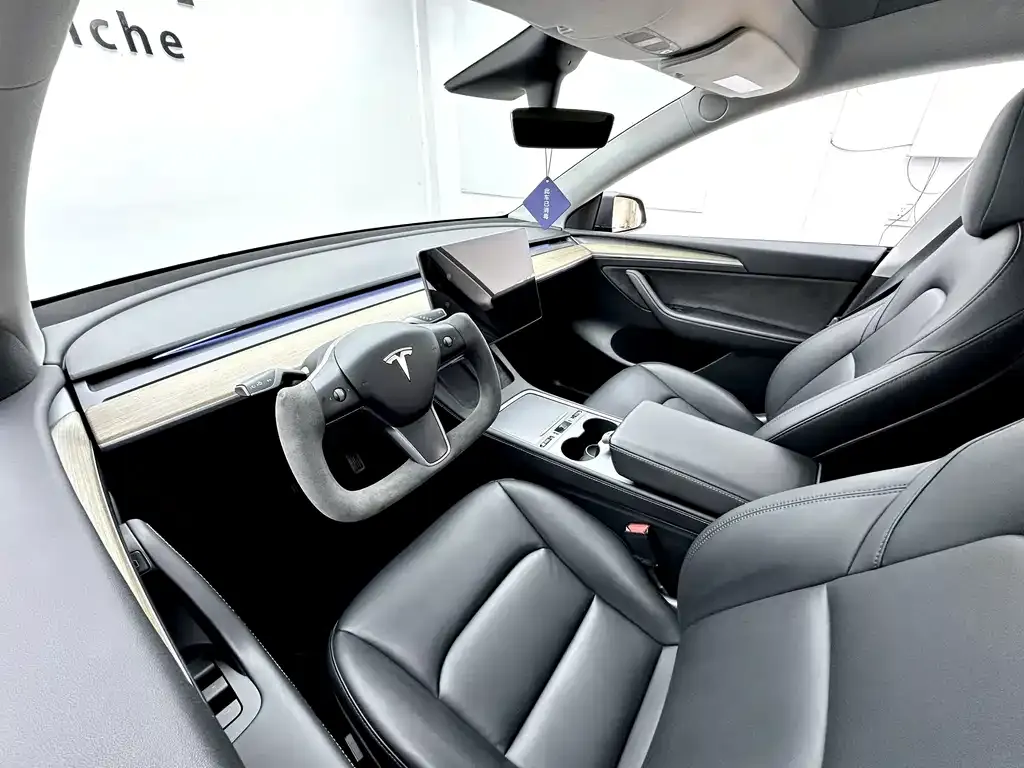 Tesla Model Y — фото 4