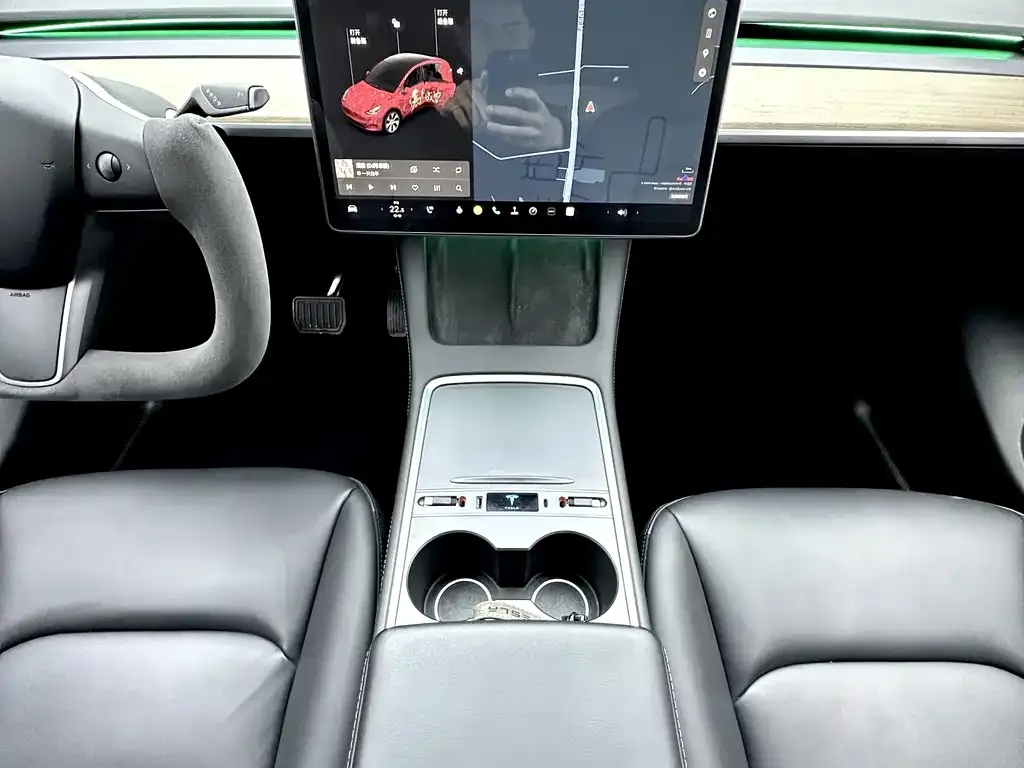Tesla Model Y — фото 2