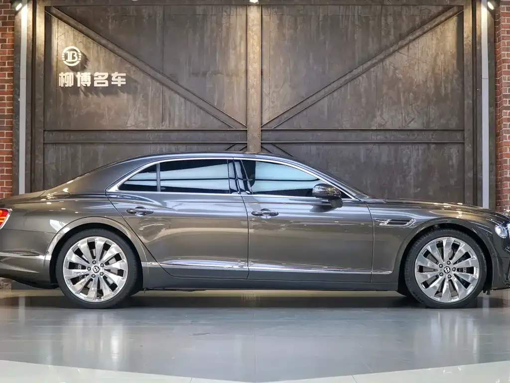 Bentley Flying Spur — фото 6