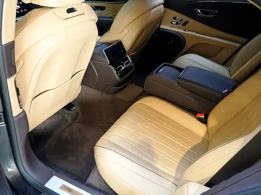Bentley Flying Spur — фото 2