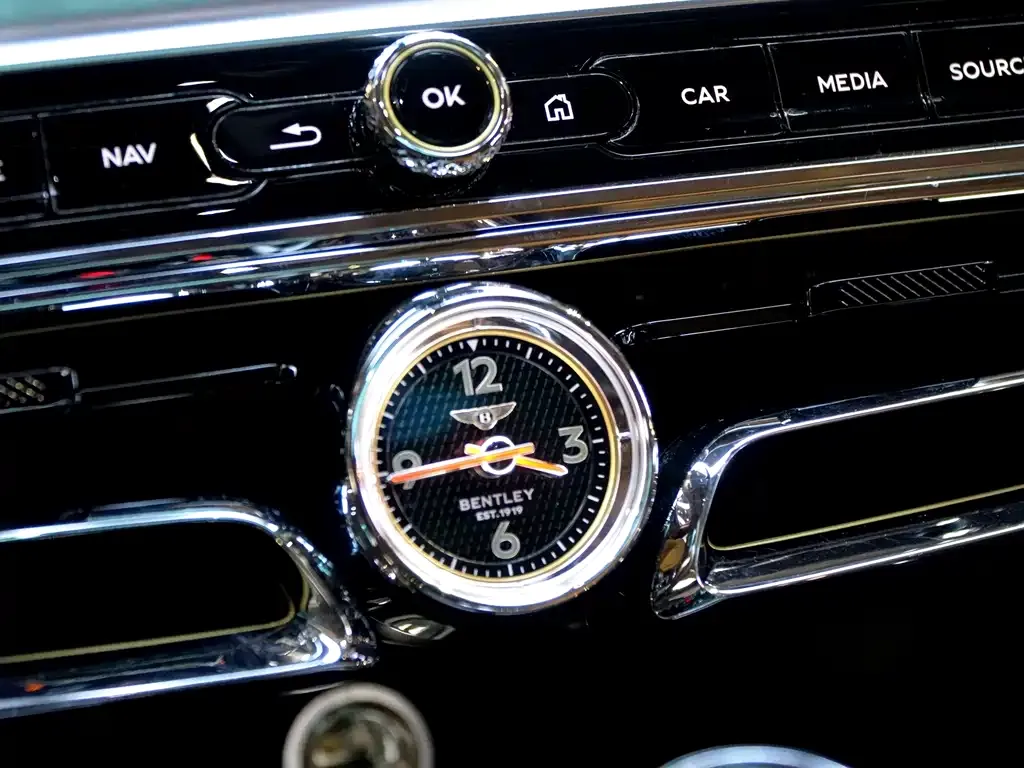 Bentley Flying Spur — фото 10