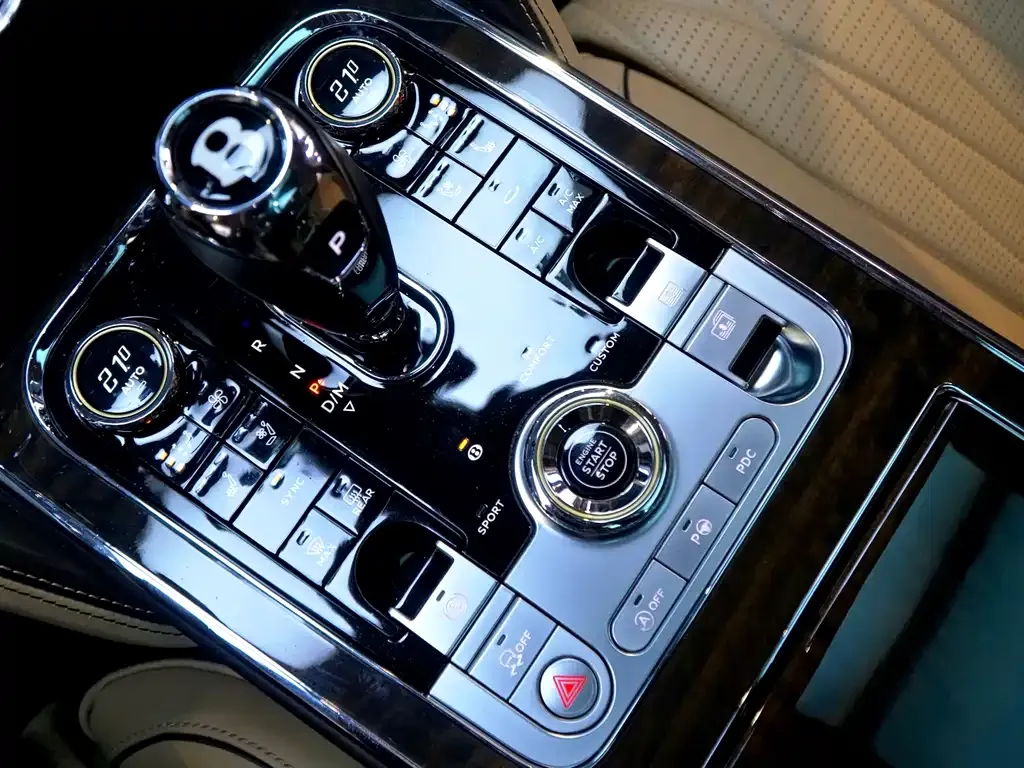 Bentley Flying Spur — фото 3