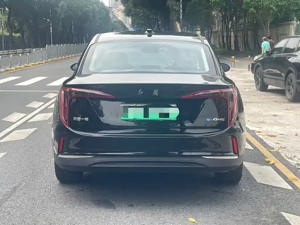 Hongqi E-QM5 — фото 7