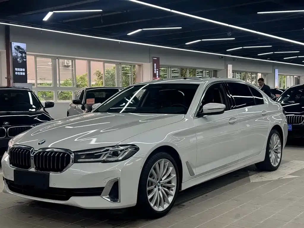 BMW 5 Series — фото 1