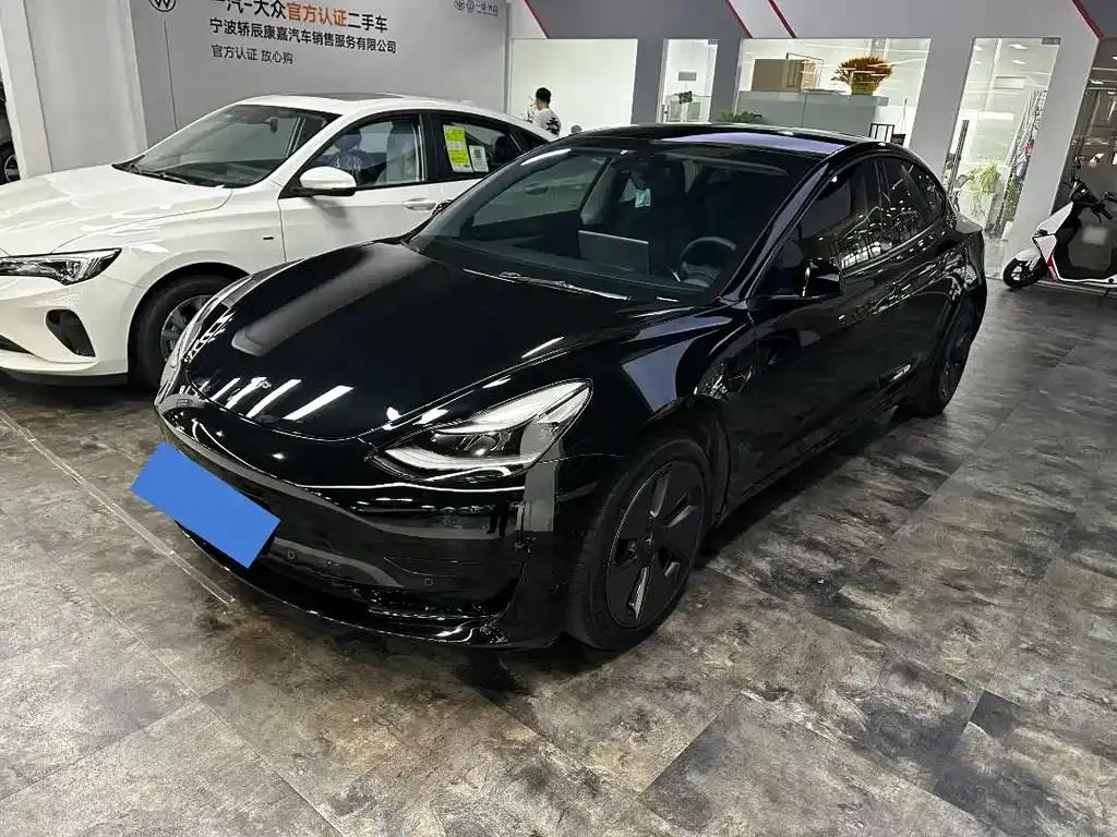 Tesla Model 3 — фото 1