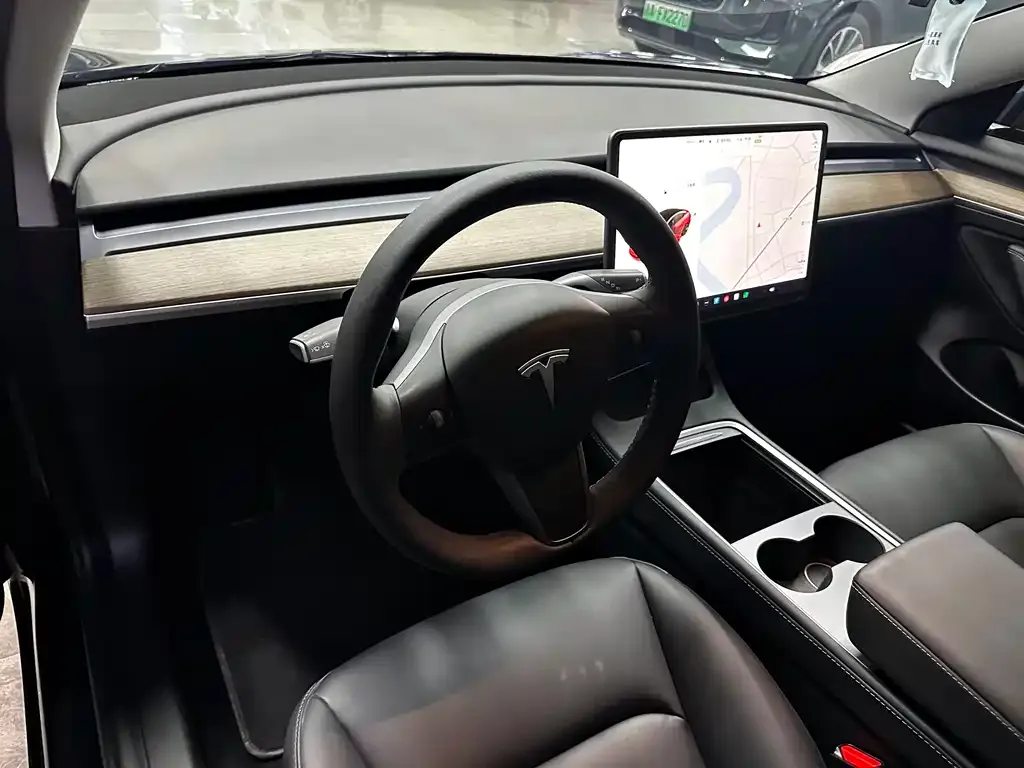 Tesla Model 3 — фото 5