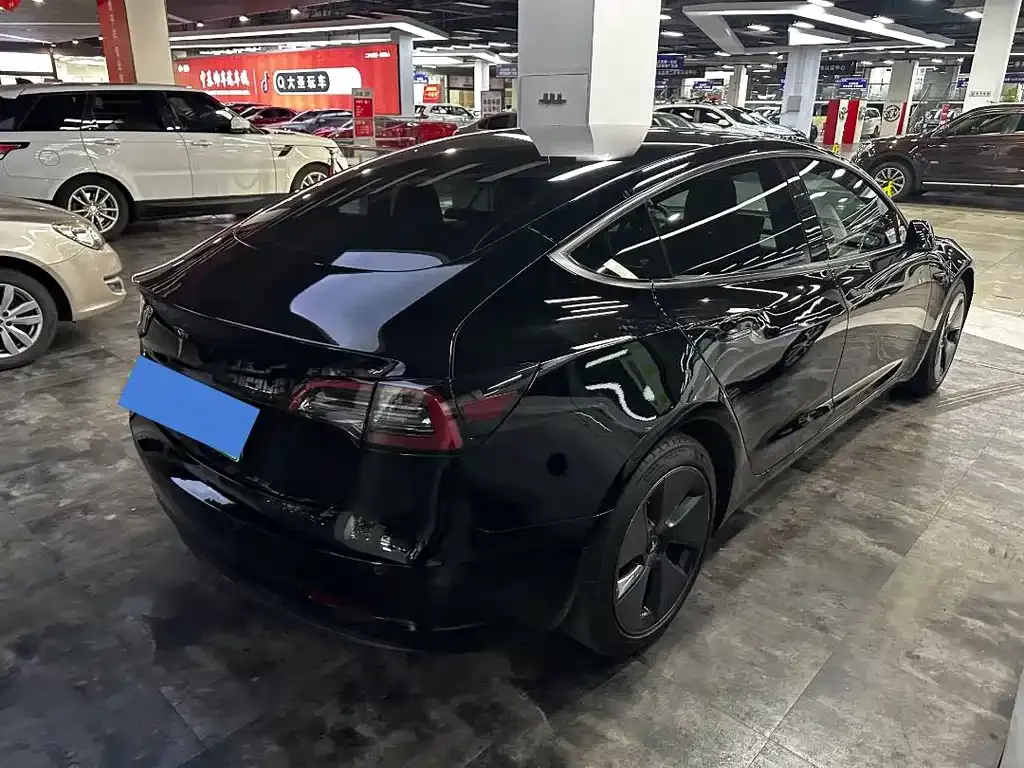 Tesla Model 3 — фото 4