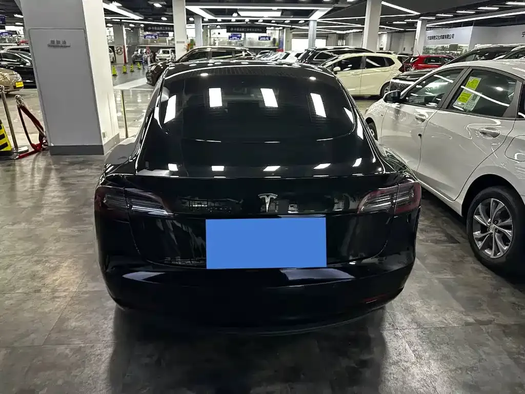 Tesla Model 3 — фото 8