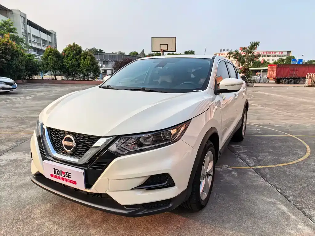 Nissan Qashqai — фото 1