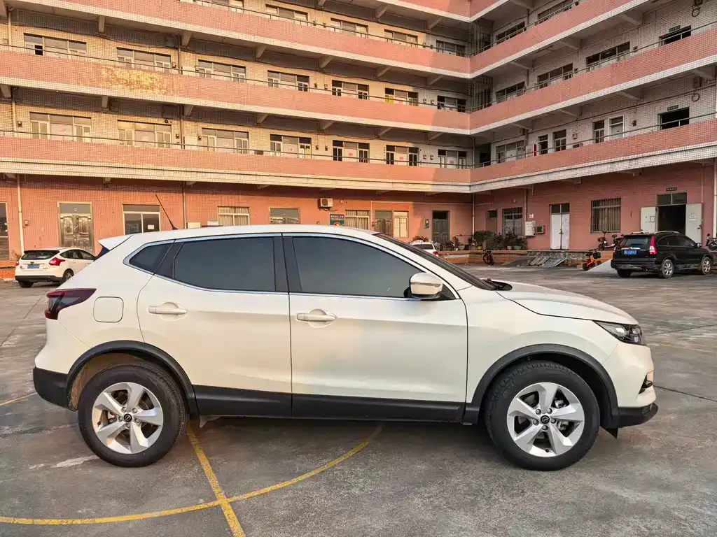 Nissan Qashqai — фото 7