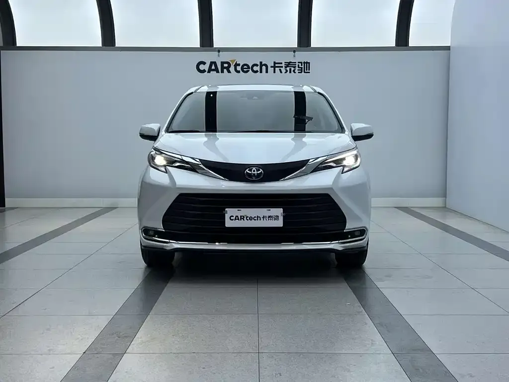 Toyota Sienna 2023 из CN, фото 3