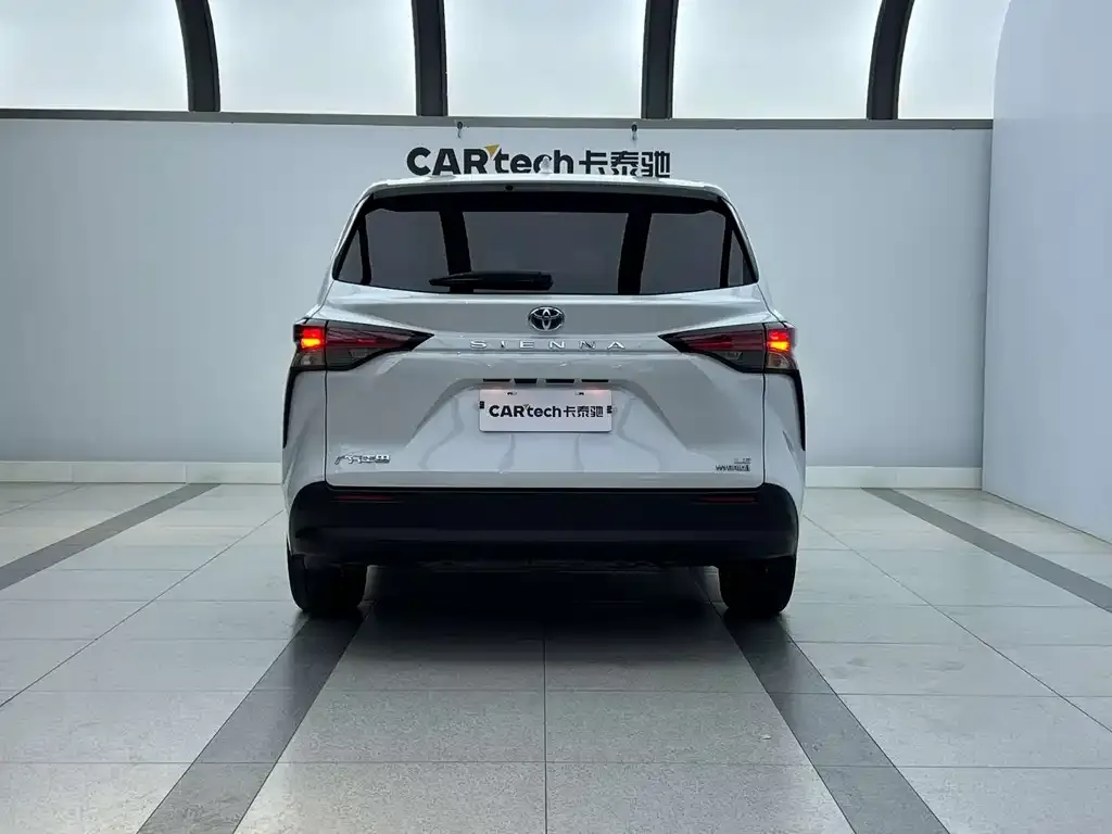 Toyota Sienna 2023 из CN, фото 2