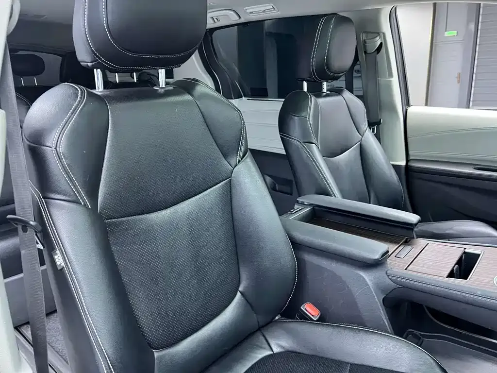 Toyota Sienna 2023 из CN, фото 7