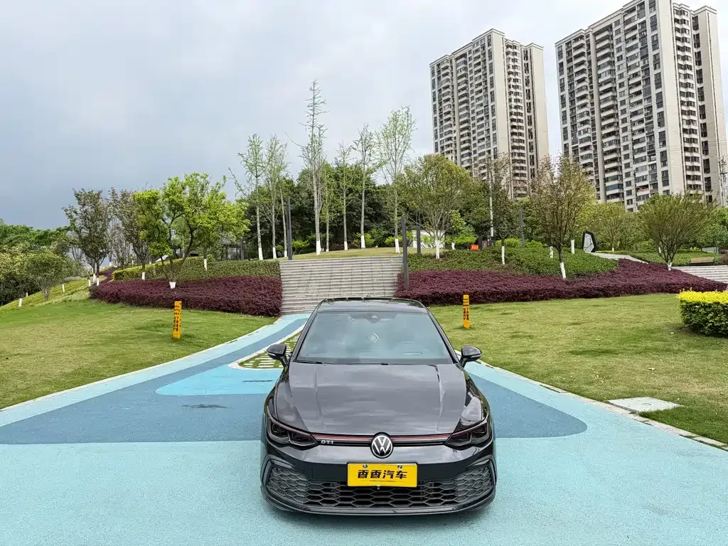 Volkswagen Golf GTI — фото 1