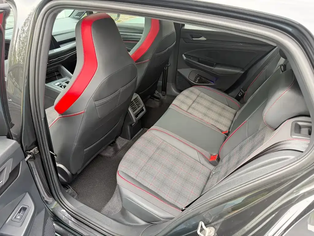 Volkswagen Golf GTI — фото 8