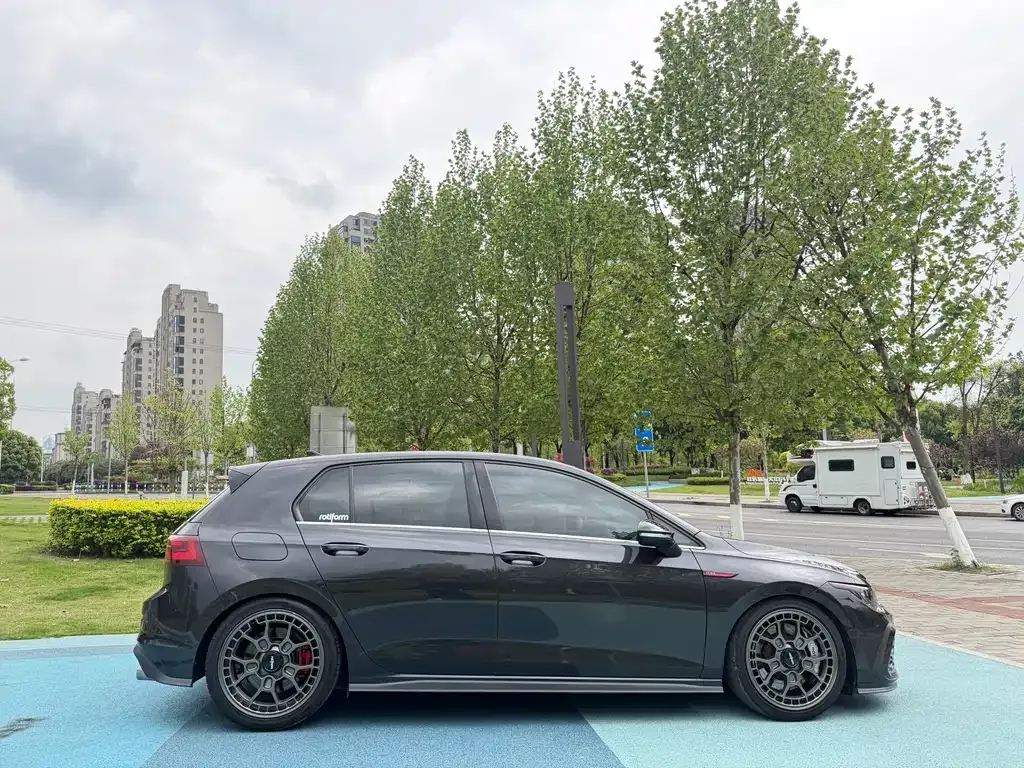 Volkswagen Golf GTI — фото 5