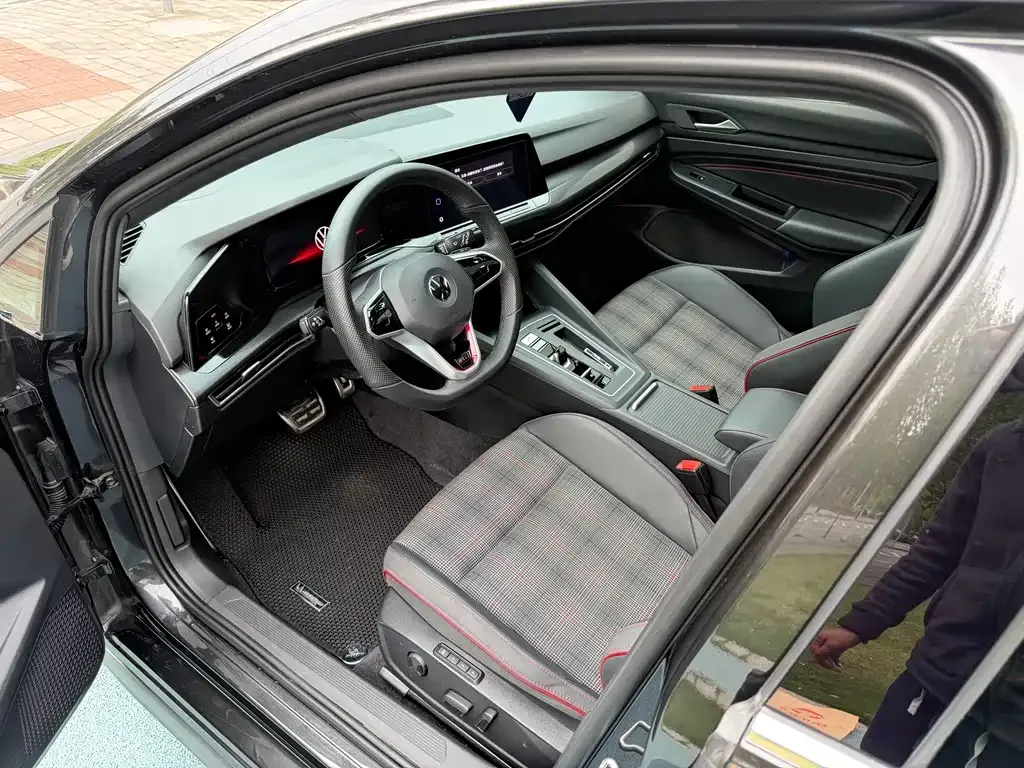 Volkswagen Golf GTI — фото 3