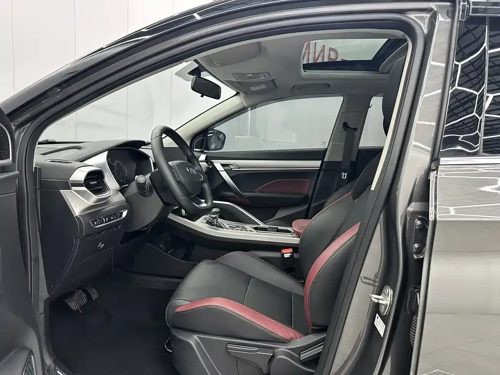 Geely Binyue — фото 10