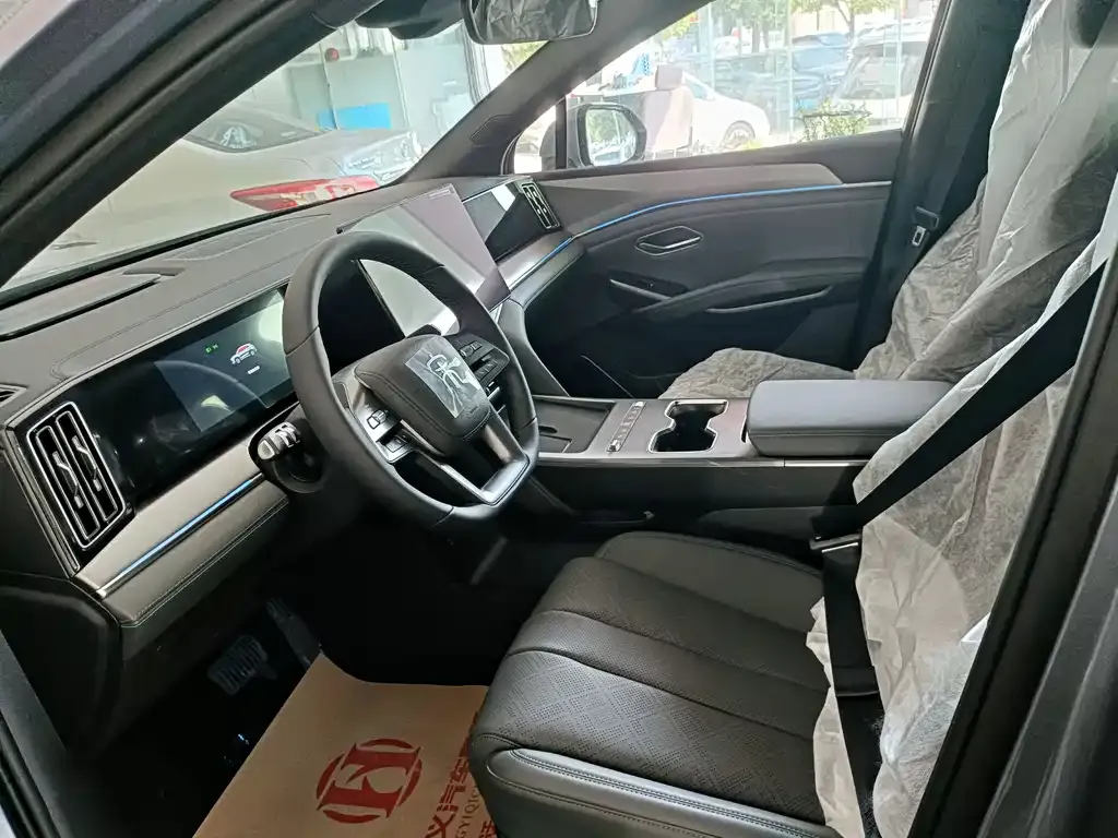 BYD L DM-i — фото 9