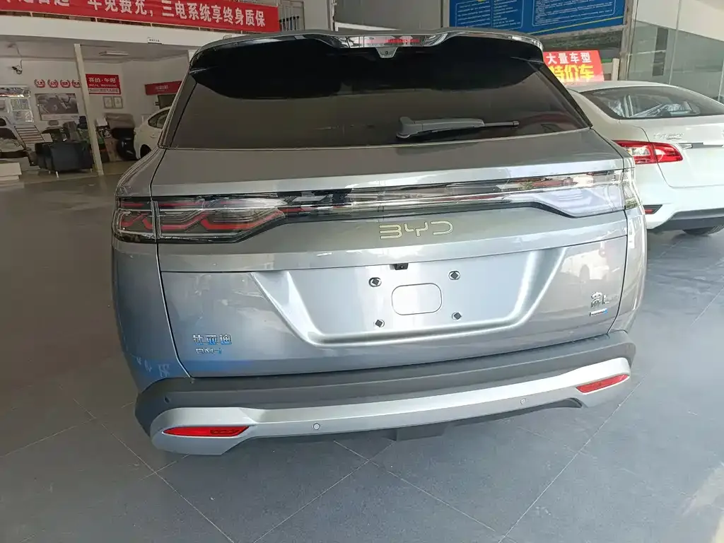 BYD L DM-i — фото 3