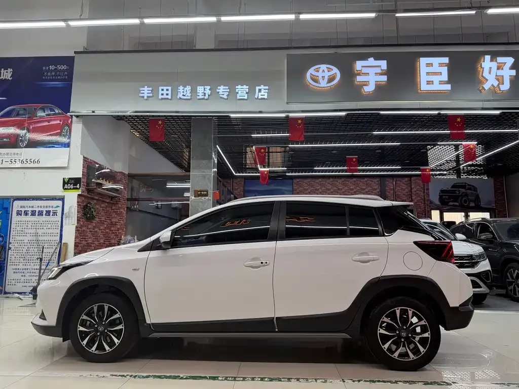 Toyota Yaris L — фото 7