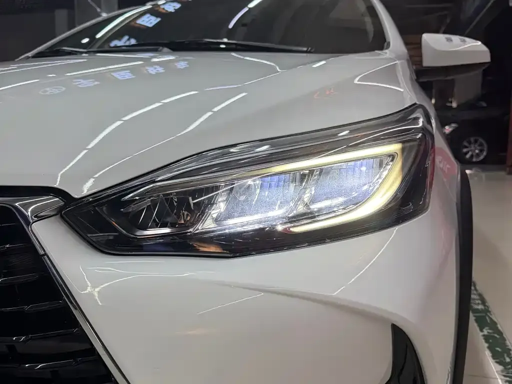 Toyota Yaris L — фото 3