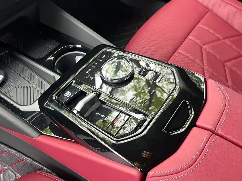 BMW 5 Series 2025 из CN, фото 7
