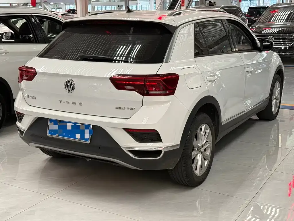 Volkswagen T-Roc — фото 9
