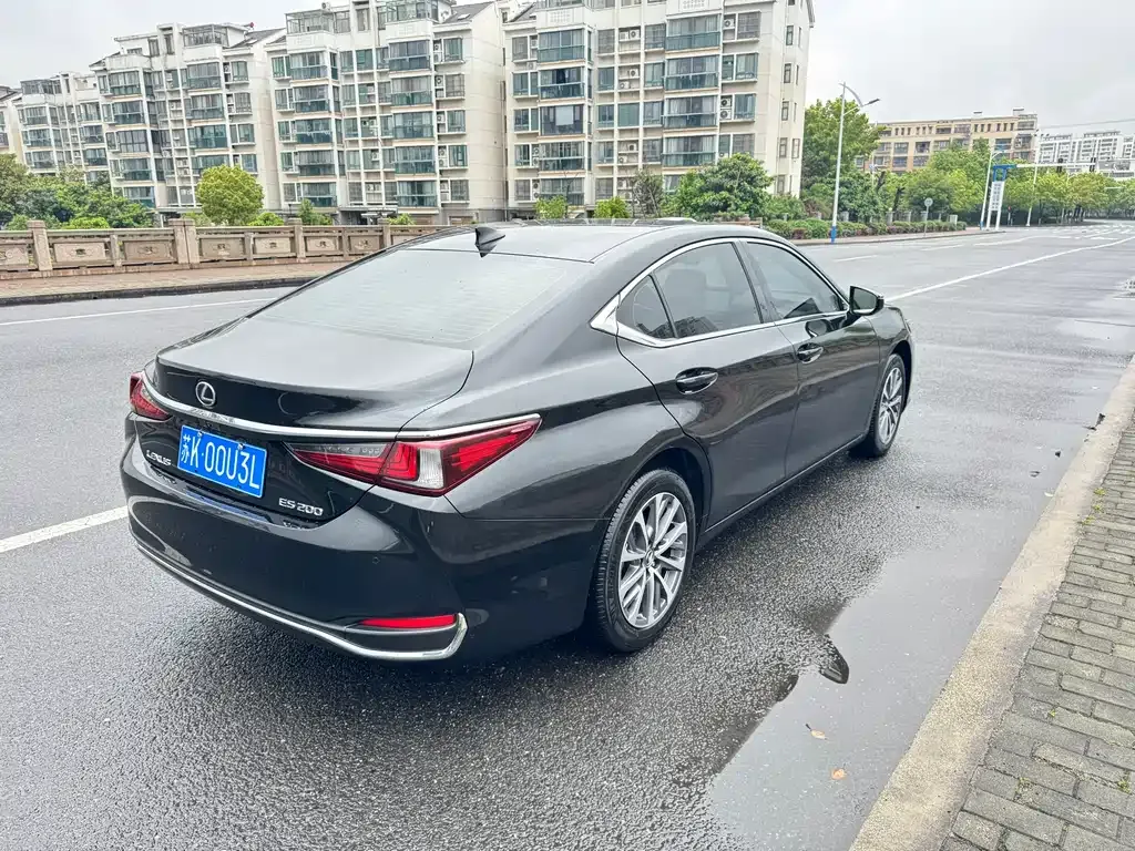 Lexus ES — фото 9