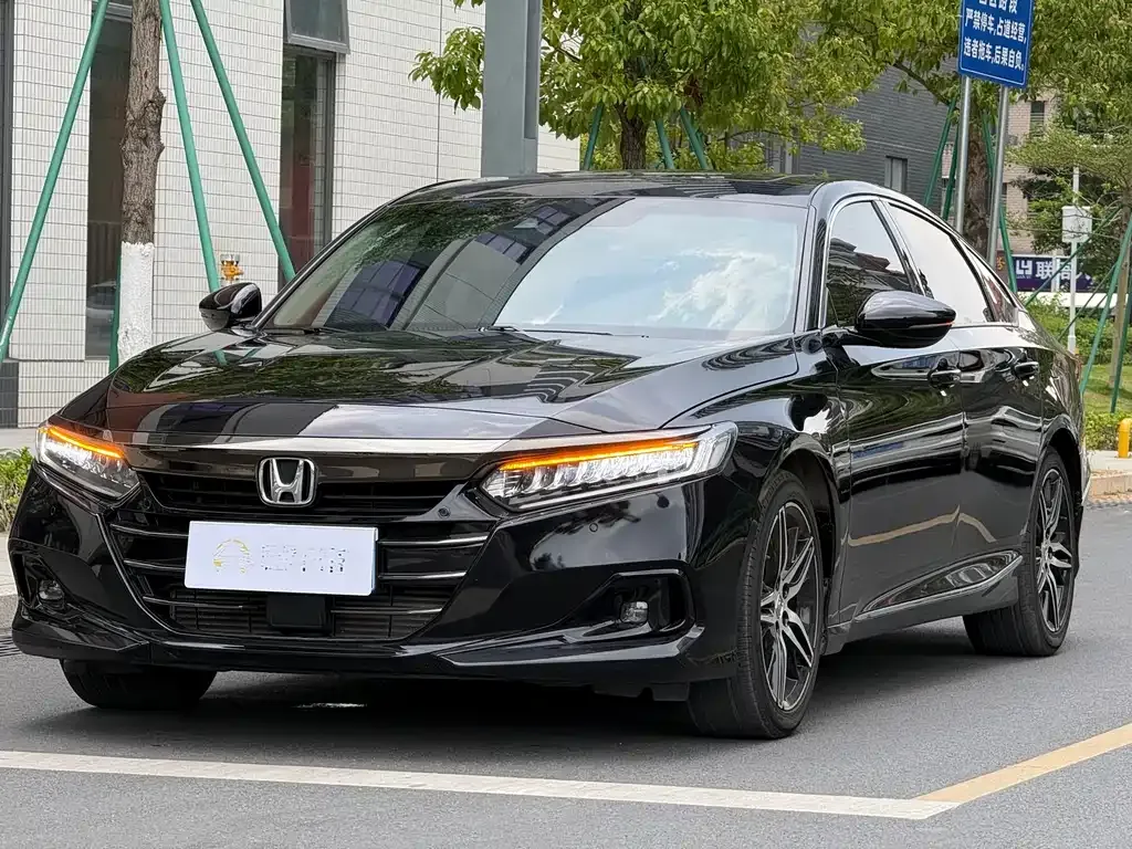 Honda Accord — фото 1