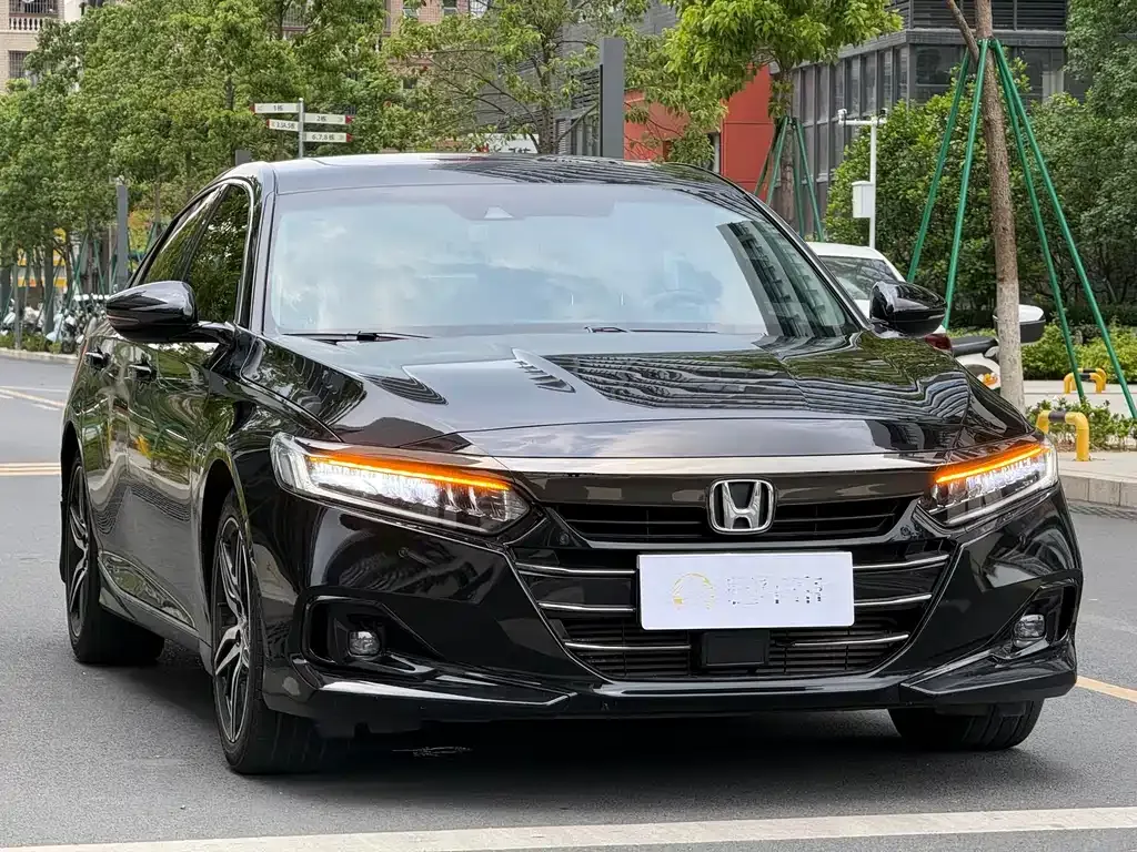 Honda Accord — фото 10