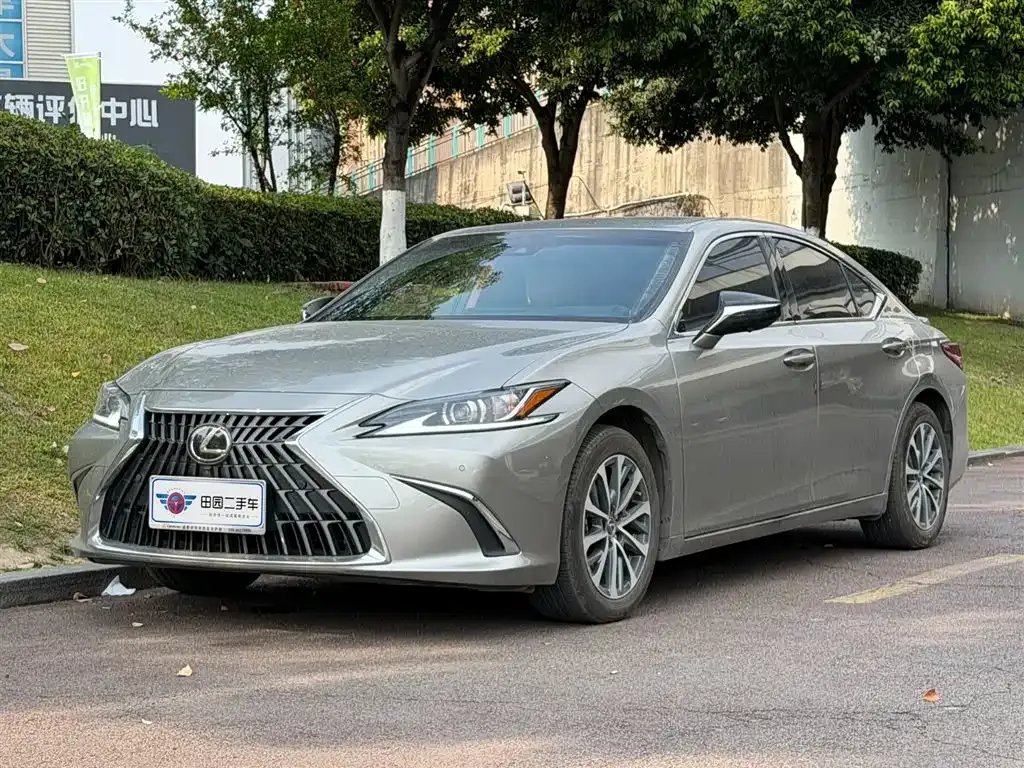 Lexus ES — фото 1