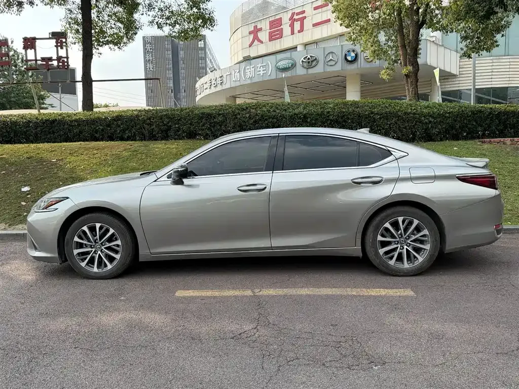 Lexus ES — фото 8
