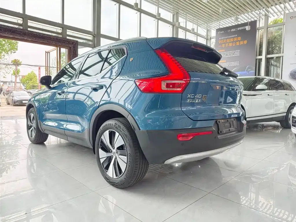 Volvo XC40 — фото 3