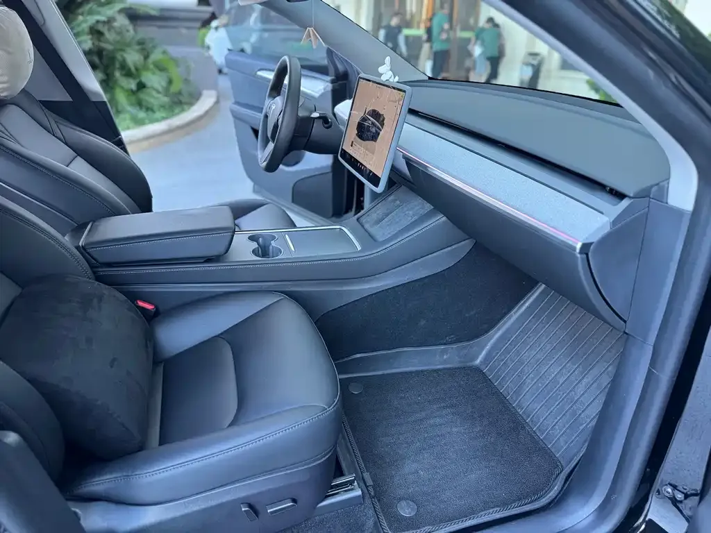 Tesla Model Y — фото 4