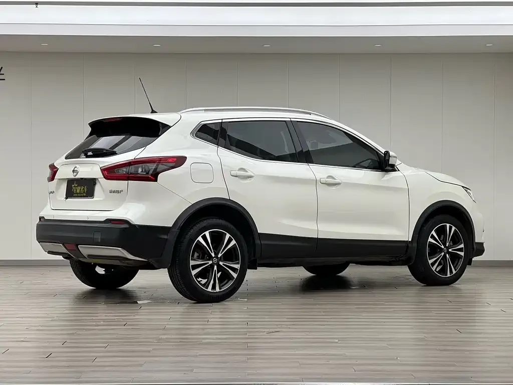 Nissan Qashqai — фото 4