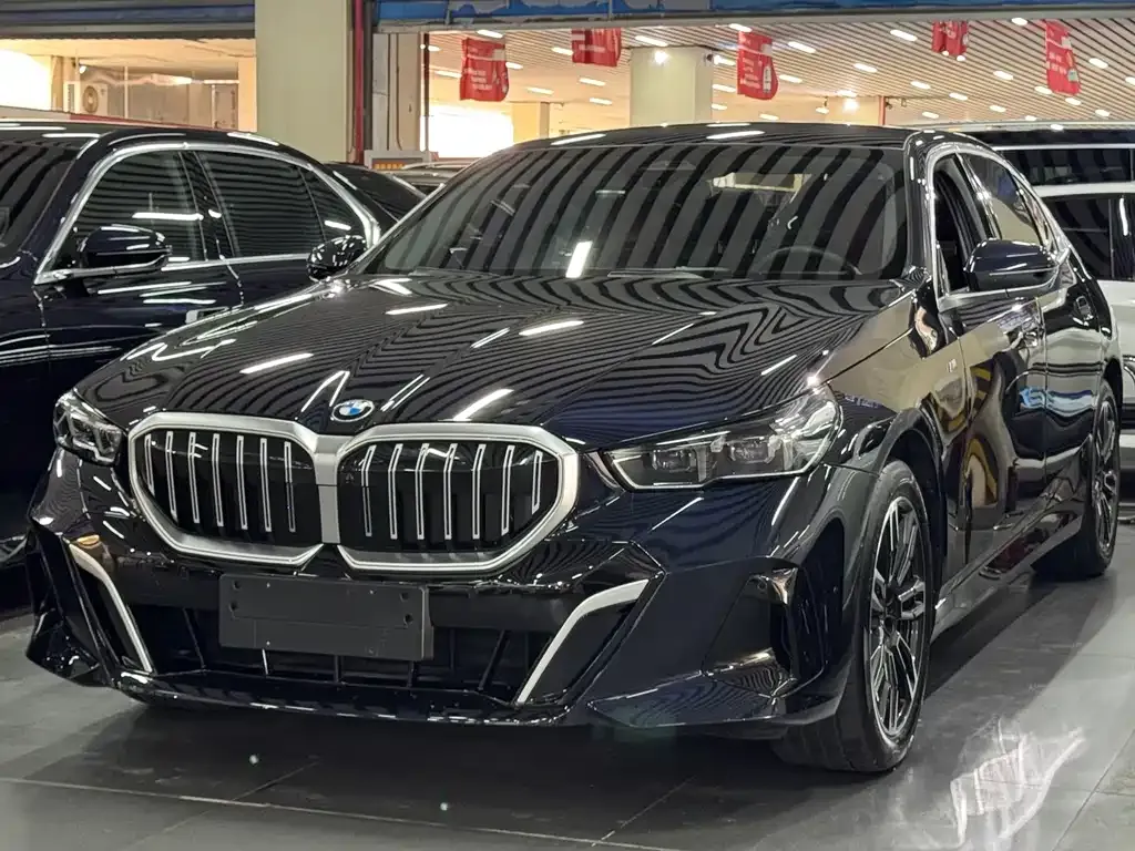 BMW 5 Series — фото 1