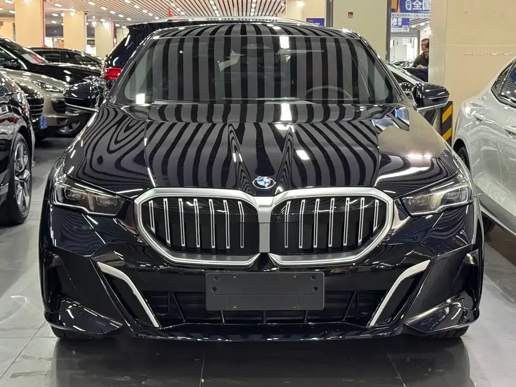 BMW 5 Series — фото 10