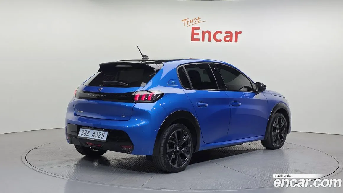 Peugeot 208 2023 из KR, фото 3