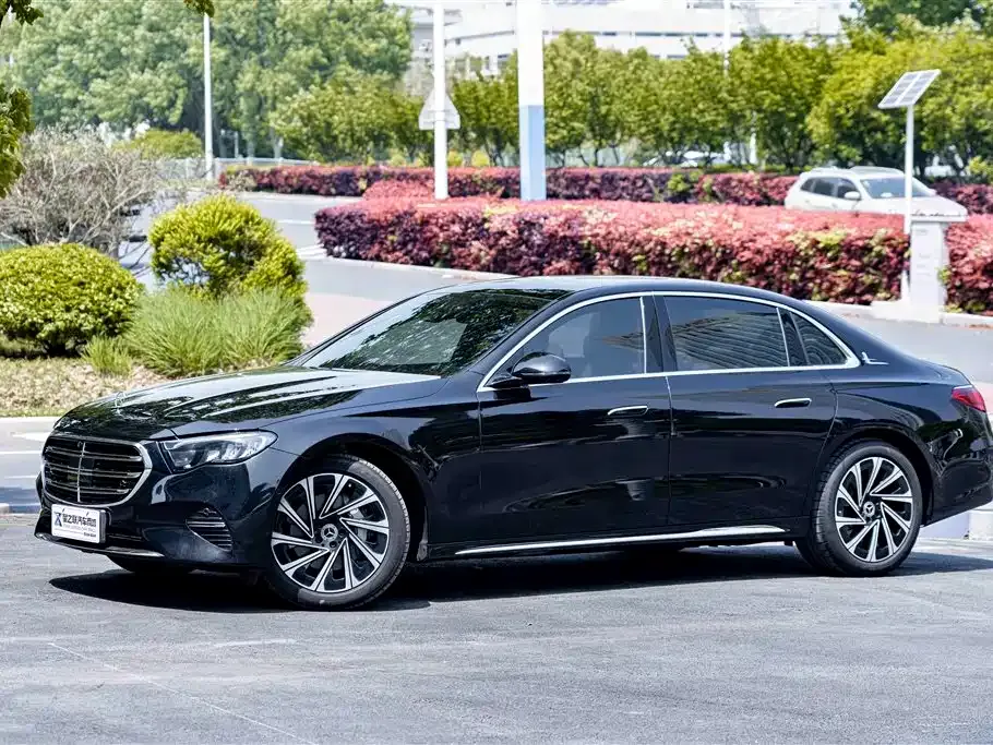 Mercedes-Benz E-Class — фото 7