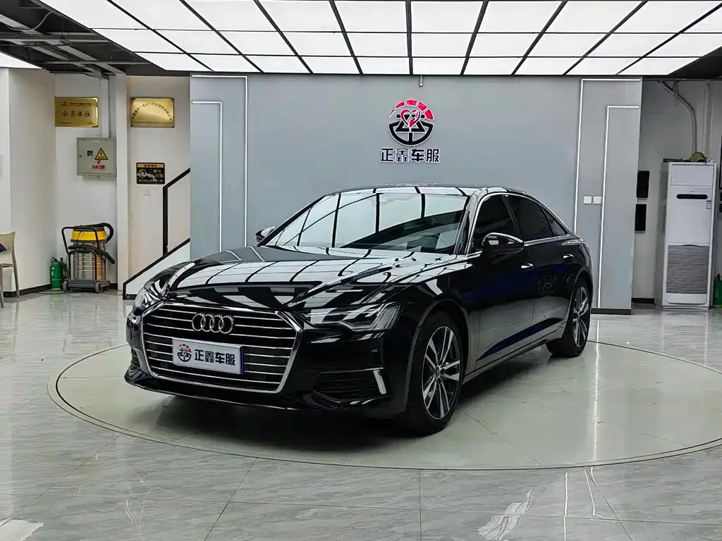 Audi A6L — фото 1