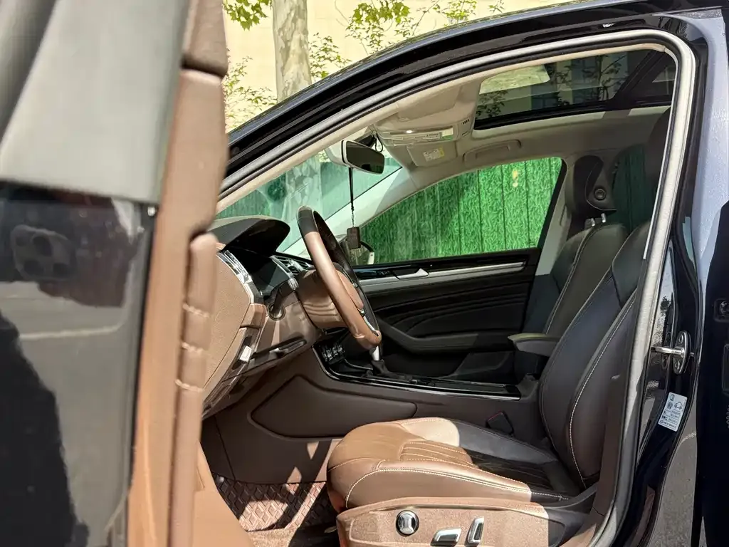 Volkswagen Phideon 2022 из CN, фото 2